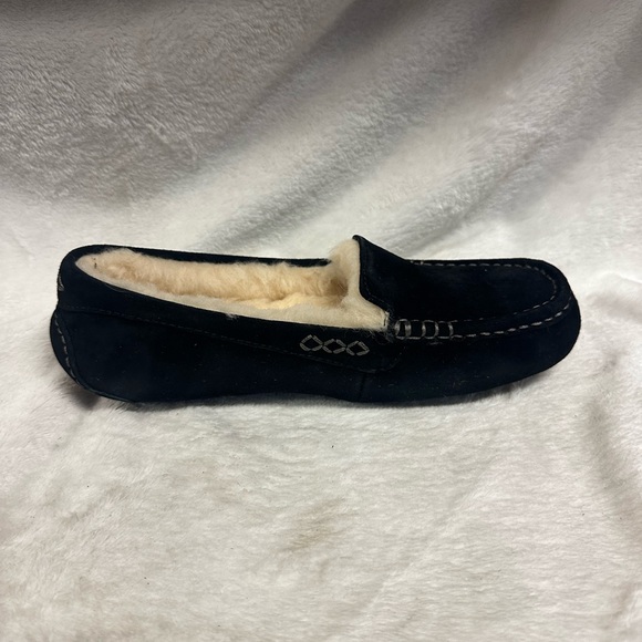 Last One!!!UGG Ansley Black Suede Moccasin Slippers - Picture 3 of 10